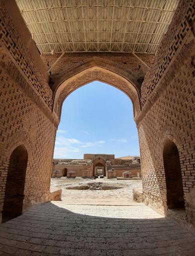 عکس رباط و کاروانسرای شرف