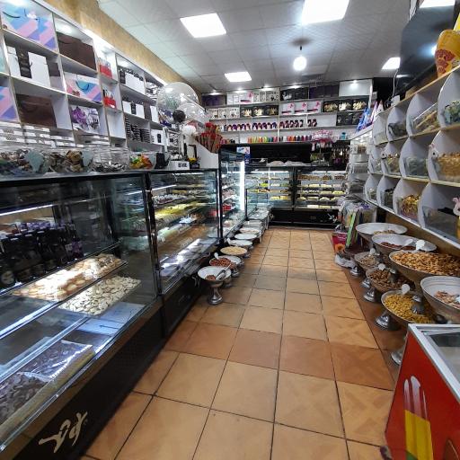 عکس شیرینی سرای بلوط