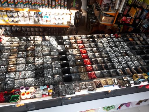 عکس رنگ و ابزار طاها