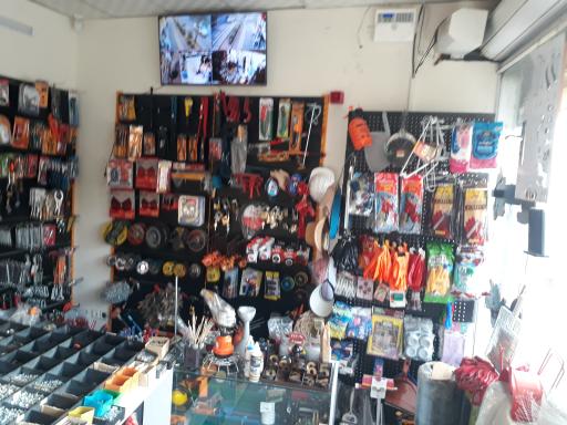 عکس رنگ و ابزار طاها