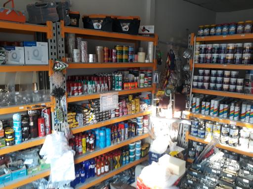 عکس رنگ و ابزار طاها