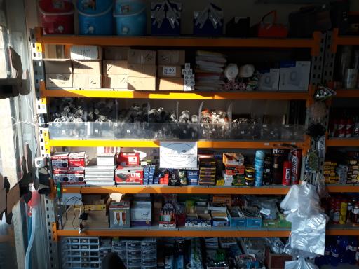 عکس رنگ و ابزار طاها