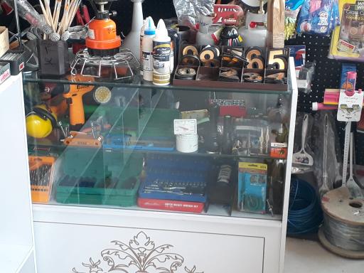 عکس رنگ و ابزار طاها