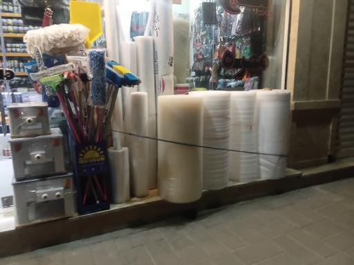 عکس رنگ و ابزار طاها