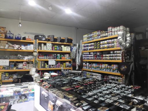 عکس رنگ و ابزار طاها