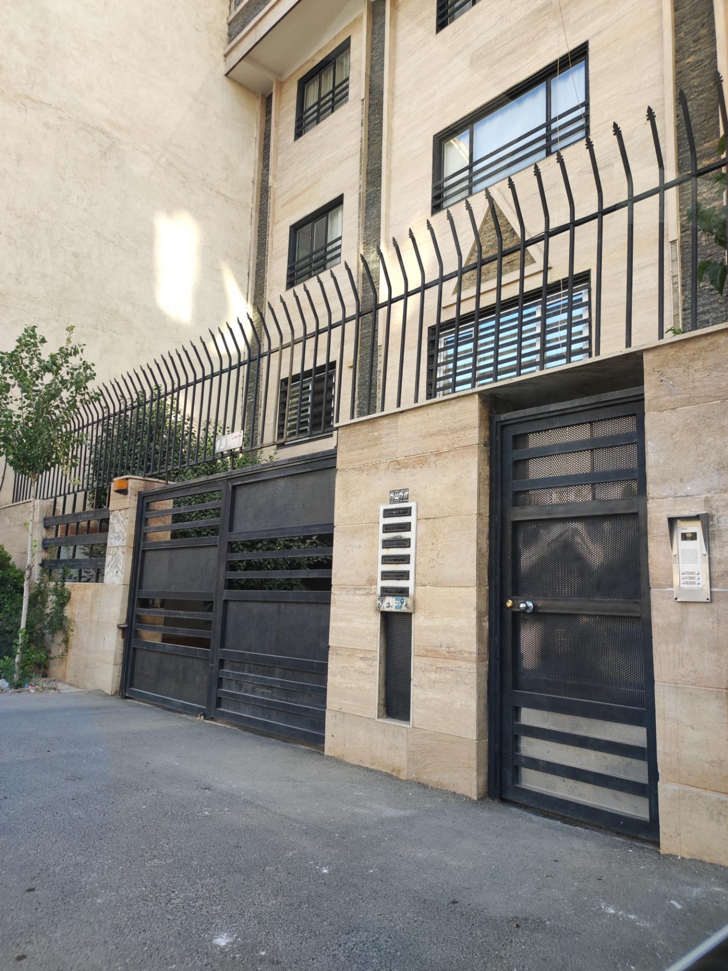 عکس ساختمان آوا