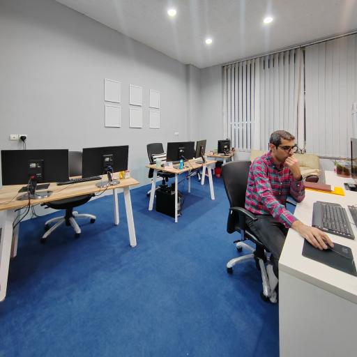 عکس دفتر ترجمه هم (مشفق سابق)