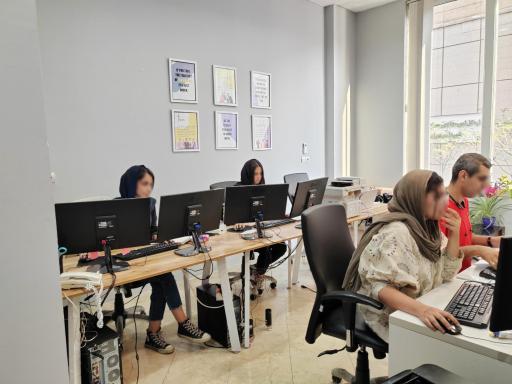 عکس دفتر ترجمه هم (مشفق سابق)