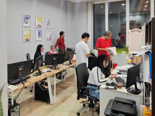 عکس دفتر ترجمه هم (مشفق سابق)