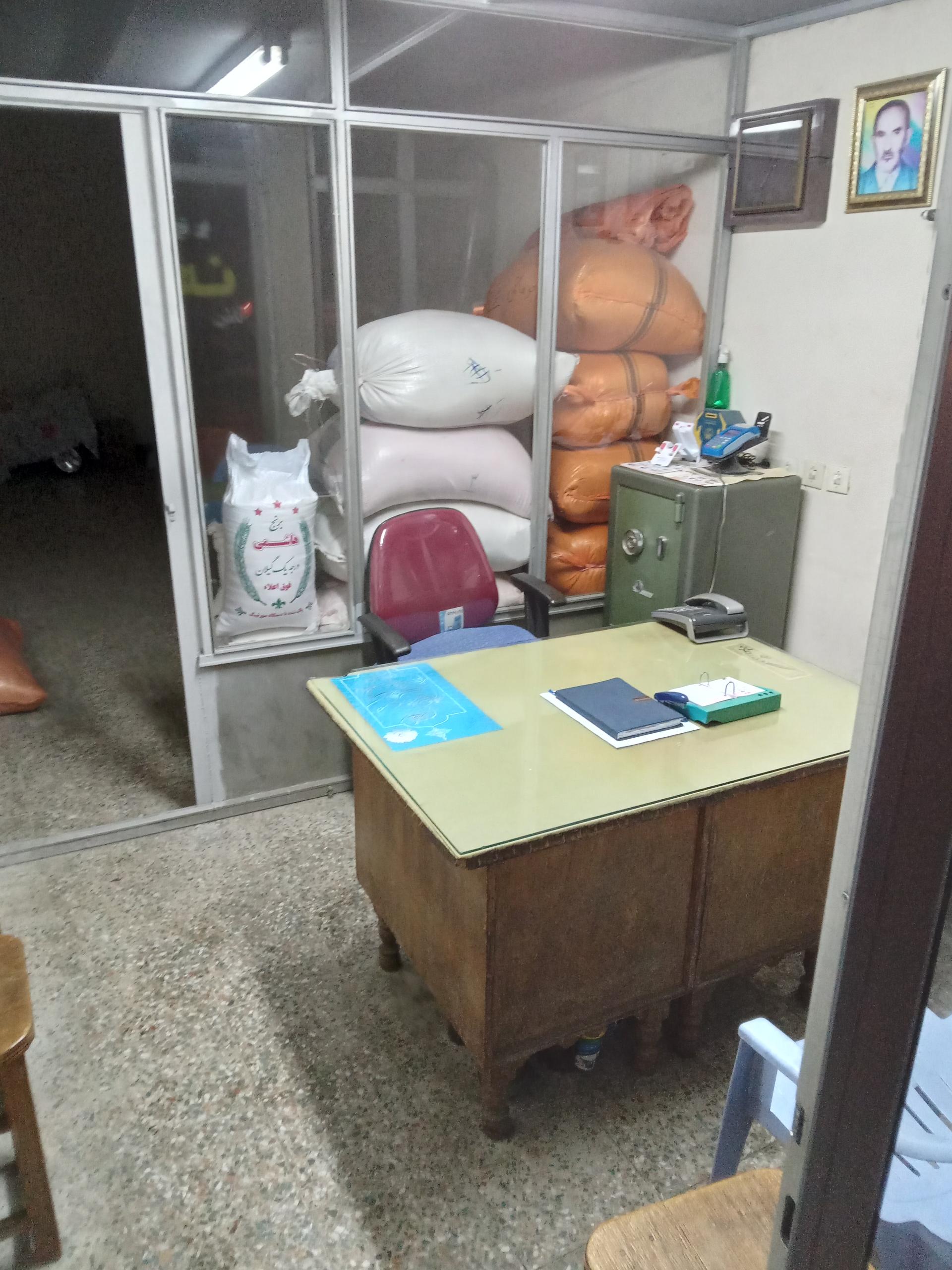 عکس برنج فروشی حاج بهرام فلاح