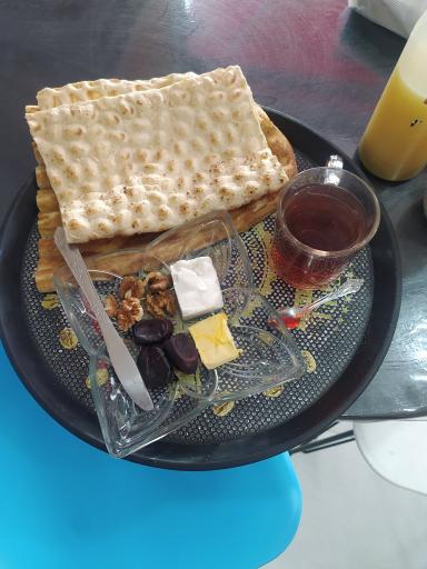 عکس صبحانه خوری دادا مهدی 