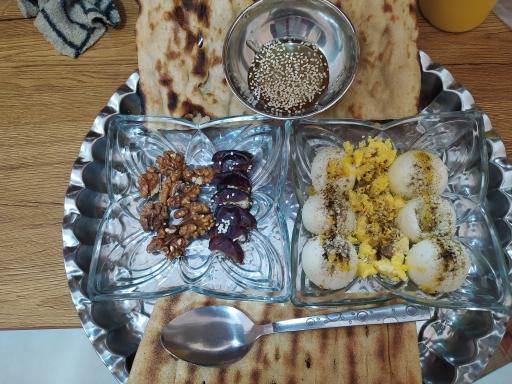 عکس صبحانه خوری دادا مهدی 