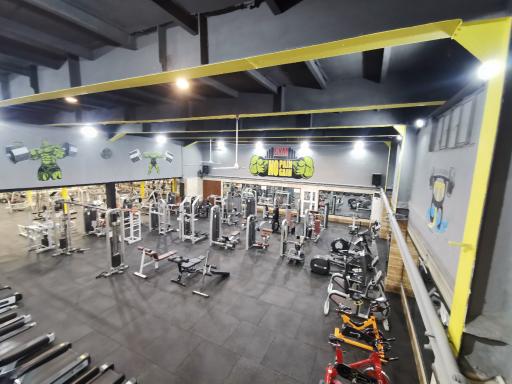 باشگاه بدنسازی و استخر تهرانسر(T. S. C)