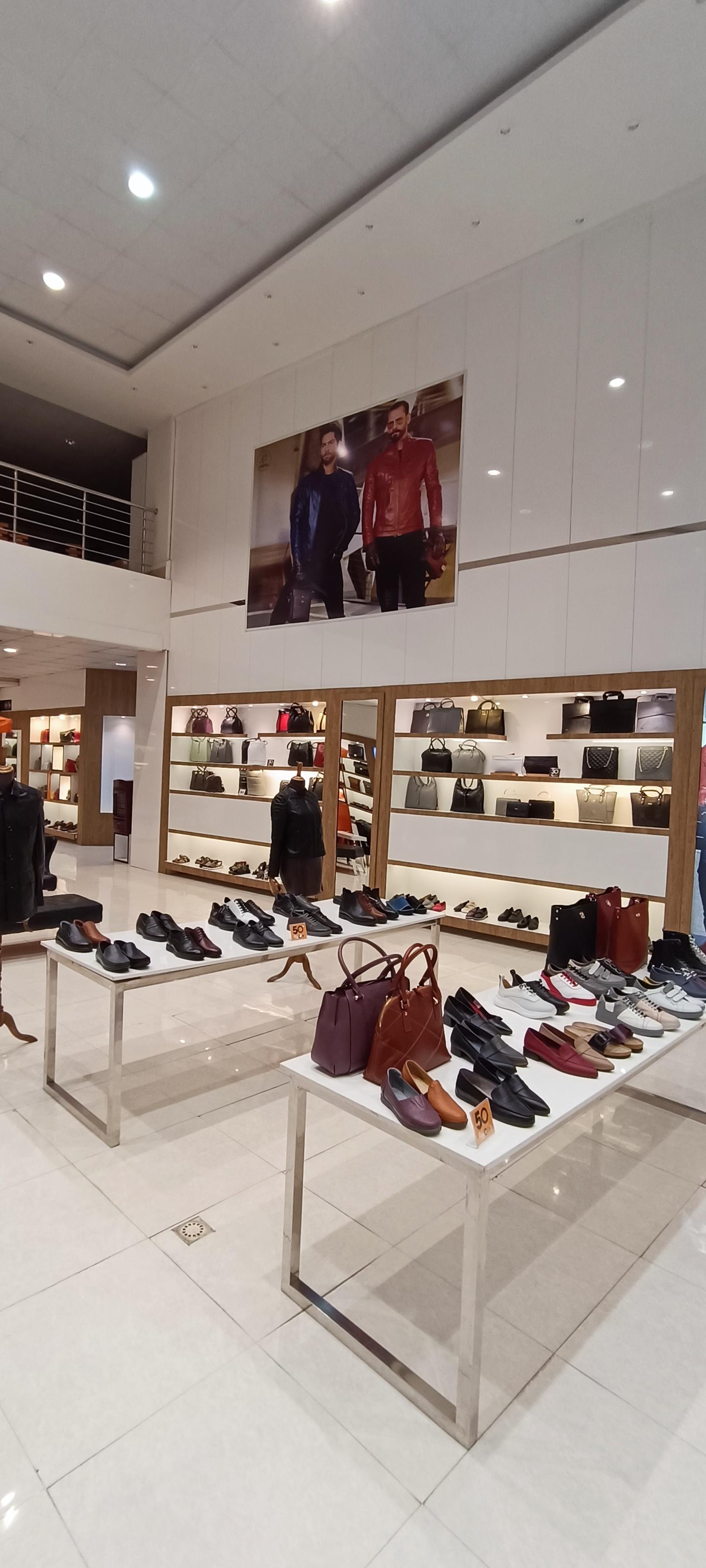 عکس مارال چرم شعبه گلشهر ویلا