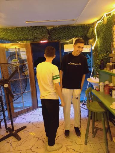 عکس کافه اسپرسو و انواع ساندویچ 