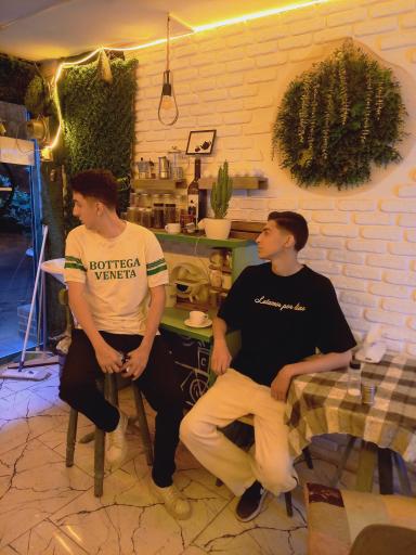 عکس کافه اسپرسو و انواع ساندویچ 