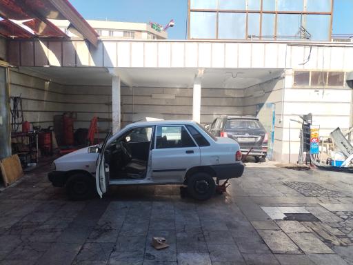 عکس تعمیرگاه حقی