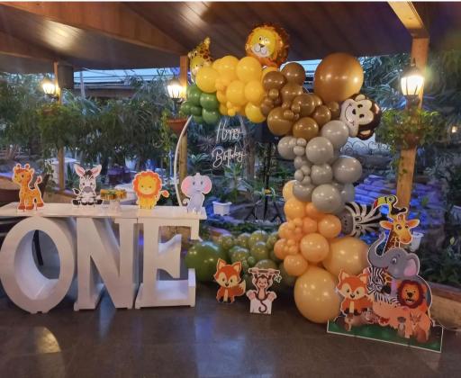 عکس رستوران و سفره خانه مجلل باغ ناز