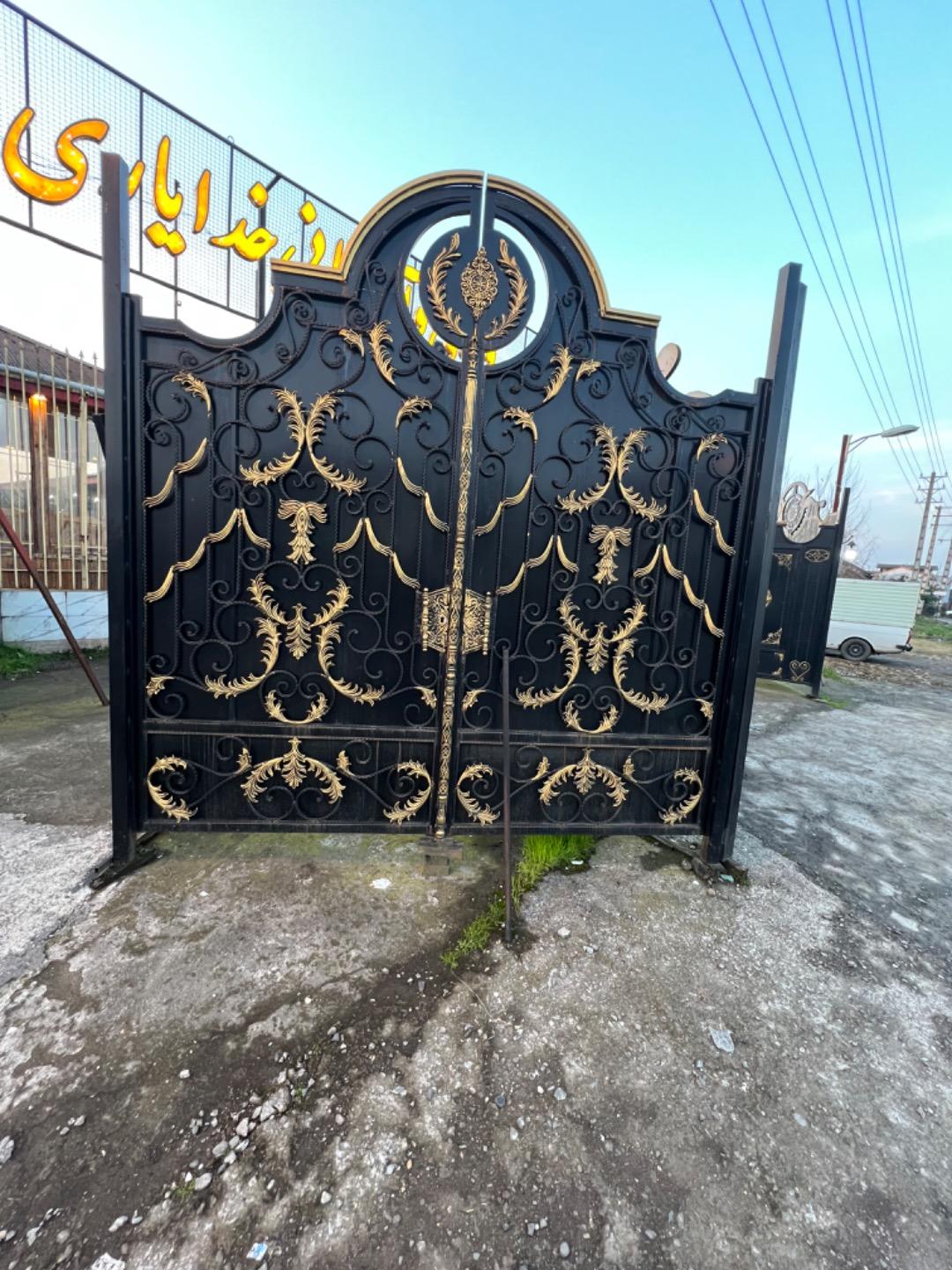 عکس فروشگاه درب و پنجره خدایاری