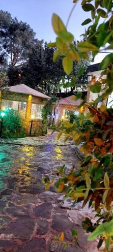 عکس باغ رستوران عمارت نیما