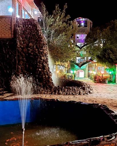 عکس باغ رستوران عمارت نیما