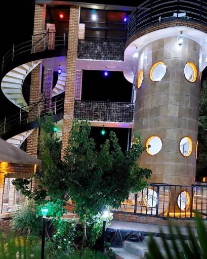 عکس باغ رستوران عمارت نیما