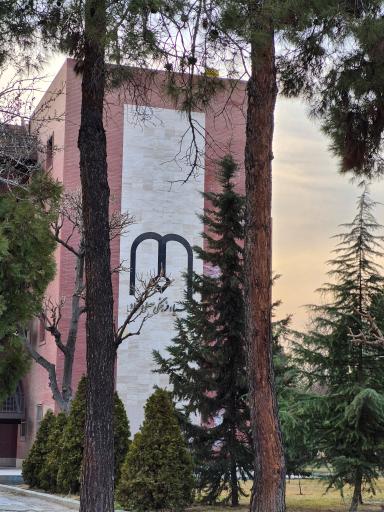 عکس ساختمان مصلی نژاد