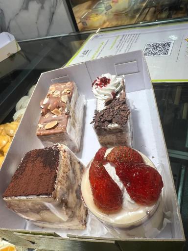 عکس شیرینی و کافه ناتلی