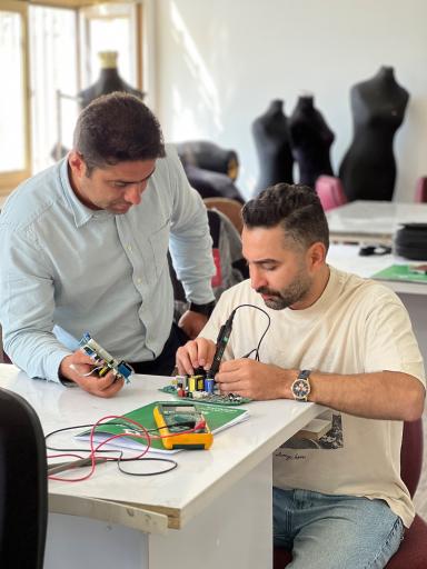 عکس مرکز خدمات چرخ خیاطی کاچیران و ژانومه امیری راد