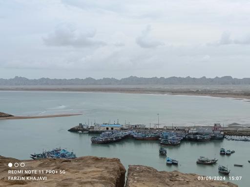 عکس ساحل صخره‌ای بندر بریس