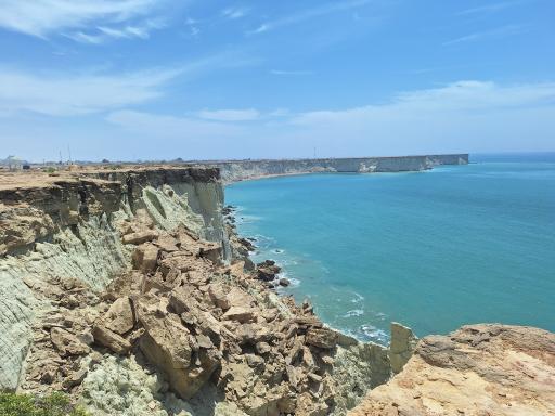 عکس ساحل صخره‌ای بندر بریس