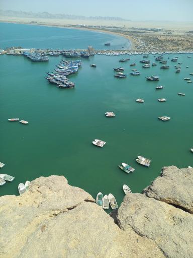 عکس ساحل صخره‌ای بندر بریس