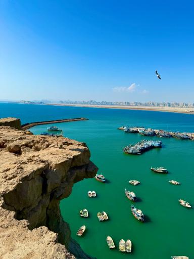 عکس ساحل صخره‌ای بندر بریس