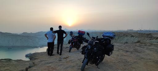 عکس ساحل صخره‌ای بندر بریس