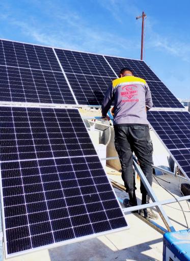 عکس نمایندگی پنل های خورشیدی