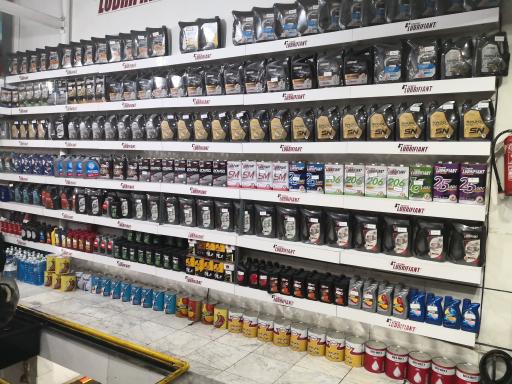 عکس تعویض روغن اتو سرویس کاج