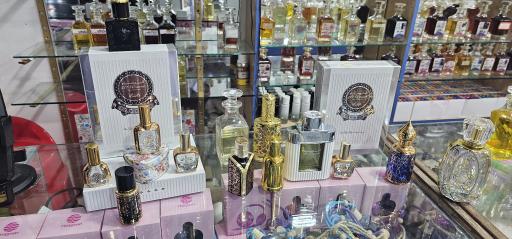 عکس فروشگاه عطر خالص