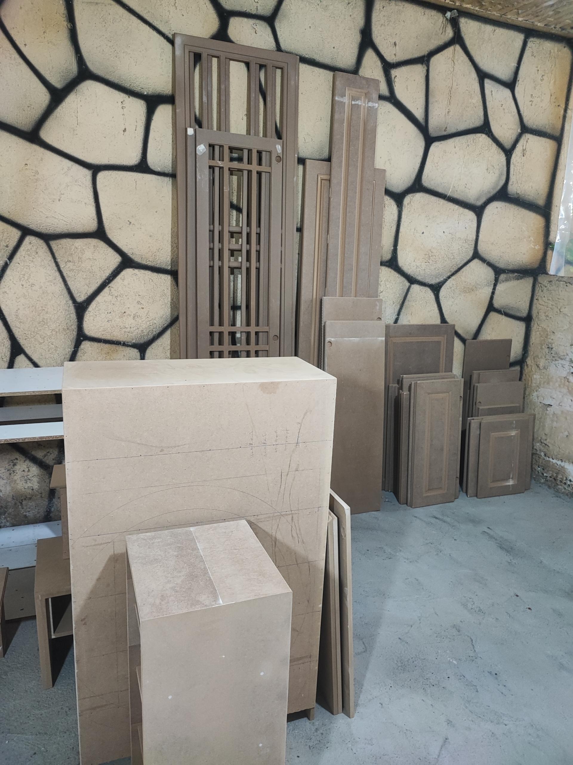 عکس کارآگاه رنگ آمیزی و پولستر کاری