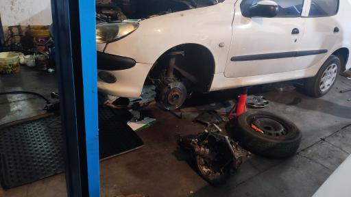 تعمیرگاه مرکزی پژو 206