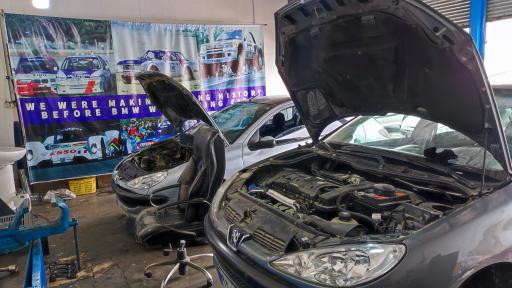 عکس تعمیرگاه مرکزی پژو 206