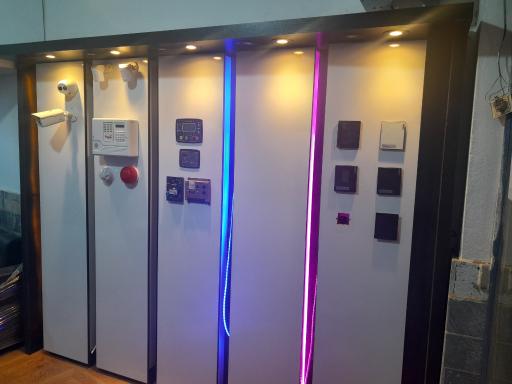 عکس صنایع برق پیشرو