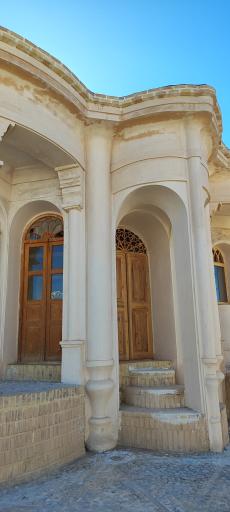 عکس عمارت کلاه فرنگی