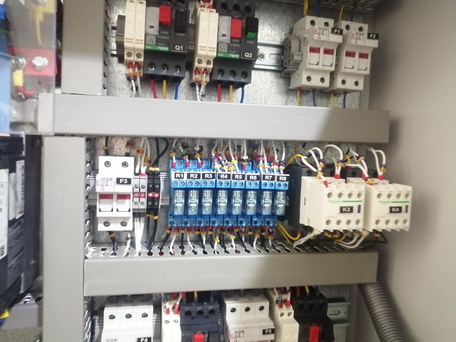 عکس خدمات برق و تاسیسات و پکیج اورجینال