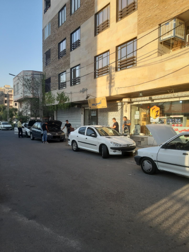 عکس شعبه اصلی هدلایت مارکت کرج 