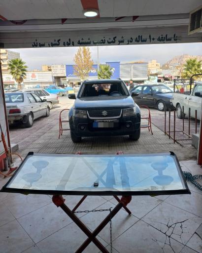 عکس شیشه اتومبیل رعد یوسفی با دستگاه