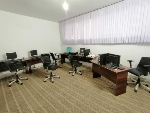 عکس مجتمع آموزشی گراد