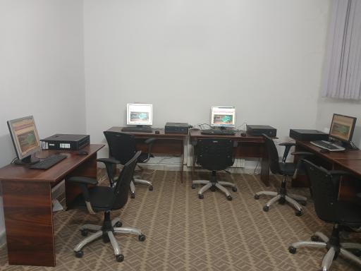 عکس مجتمع آموزشی گراد