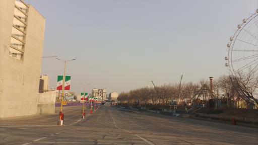 عکس پارکینگ شهربازی ۲ ارم سبز