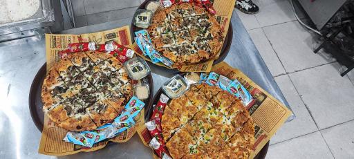 عکس فست فود و سوخاری پدر و پسر