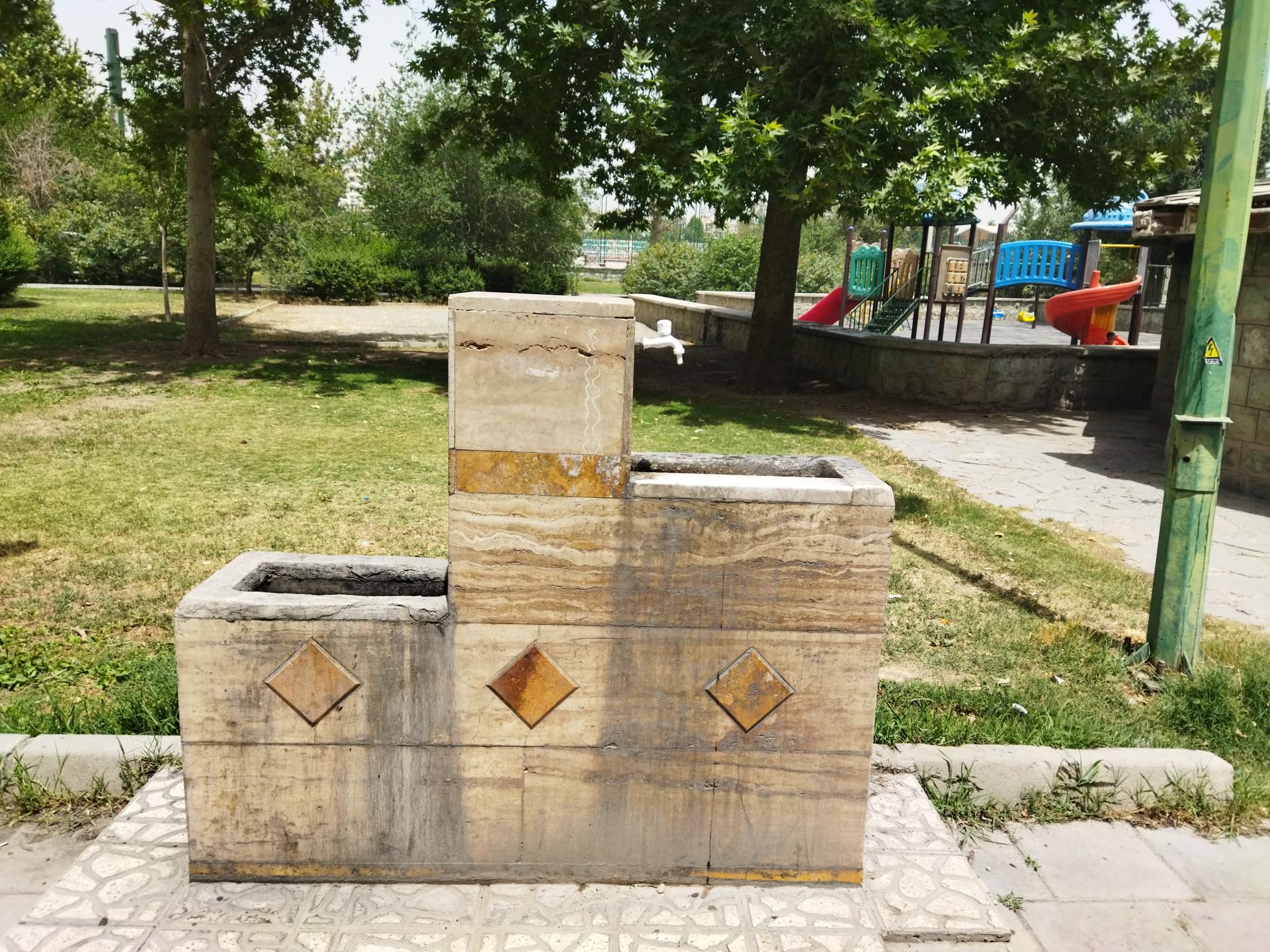 عکس آبخوری بوستان شقایق